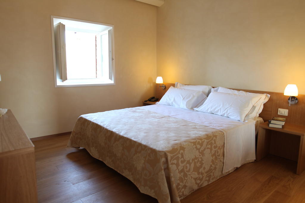 Relais Del Borgo Hotel & Spa 4 Stelle Staffolo Pokoj fotografie