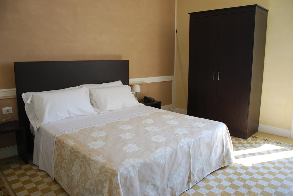 Relais Del Borgo Hotel & Spa 4 Stelle Staffolo Pokoj fotografie
